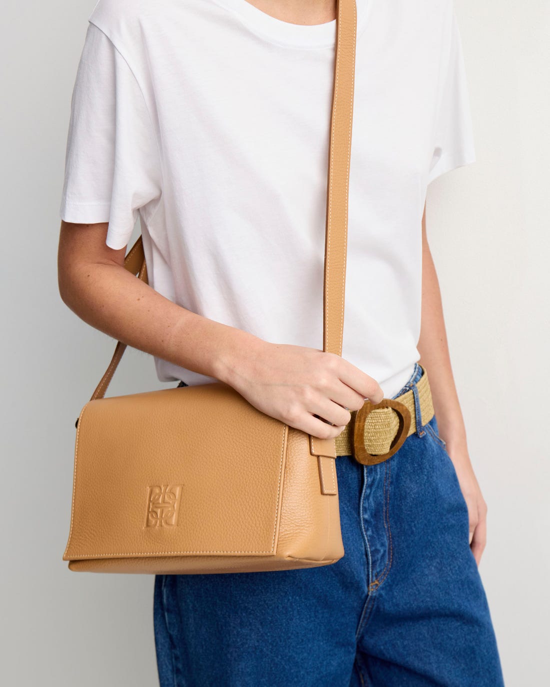 Bandolera Hana en cuero graneado