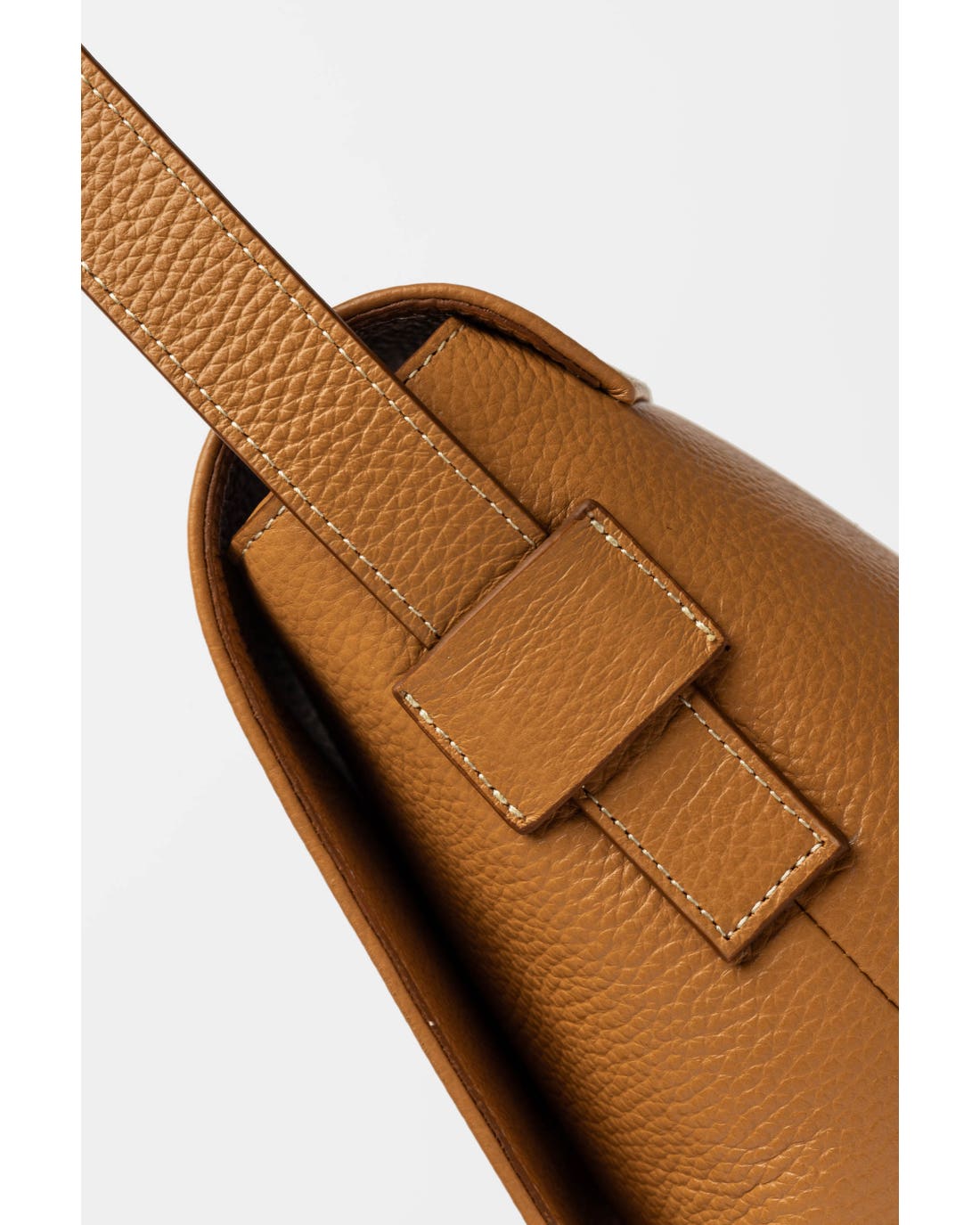 Bandolera Hana en cuero graneado