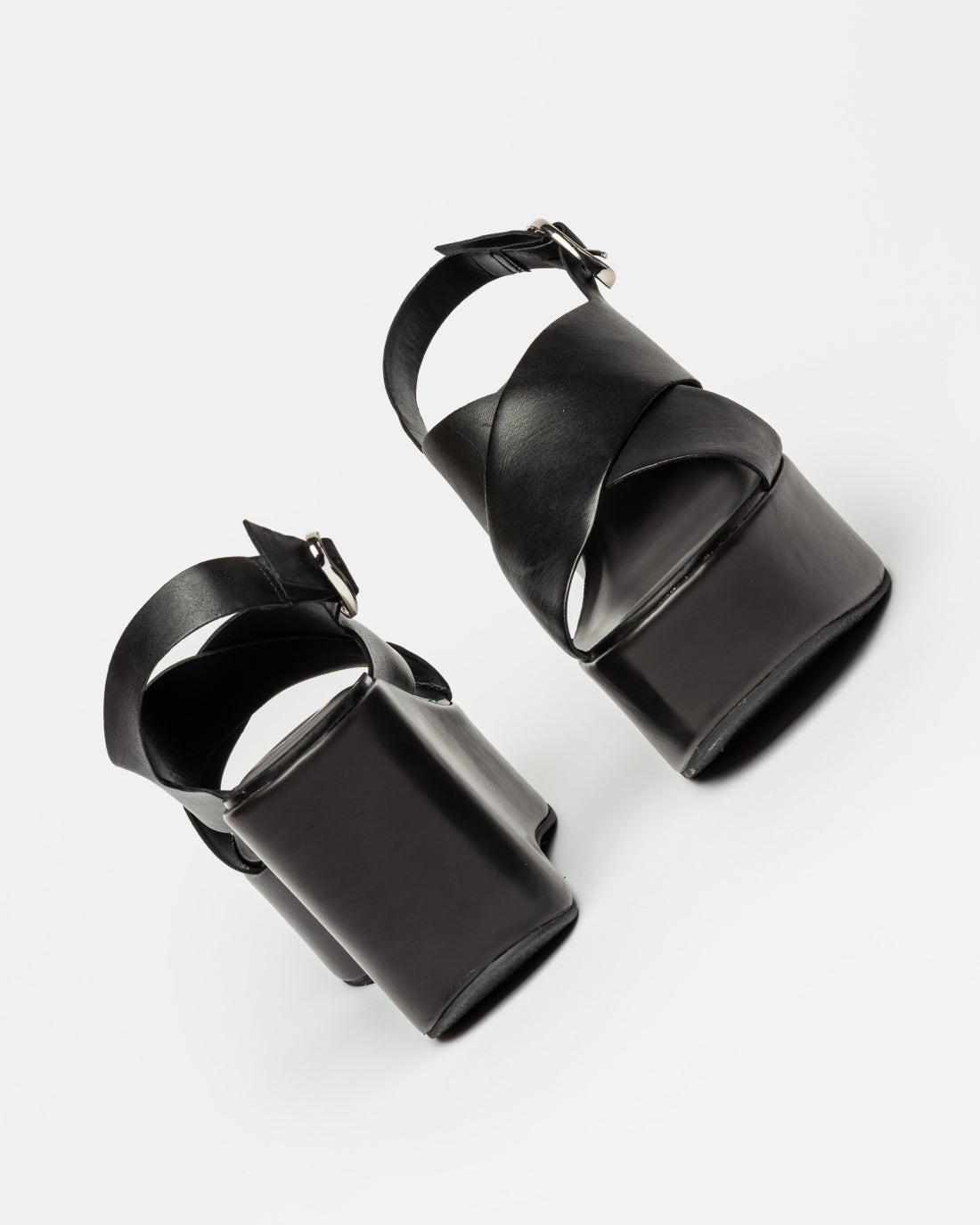 Sandalia alta Eloisa en cuero liso