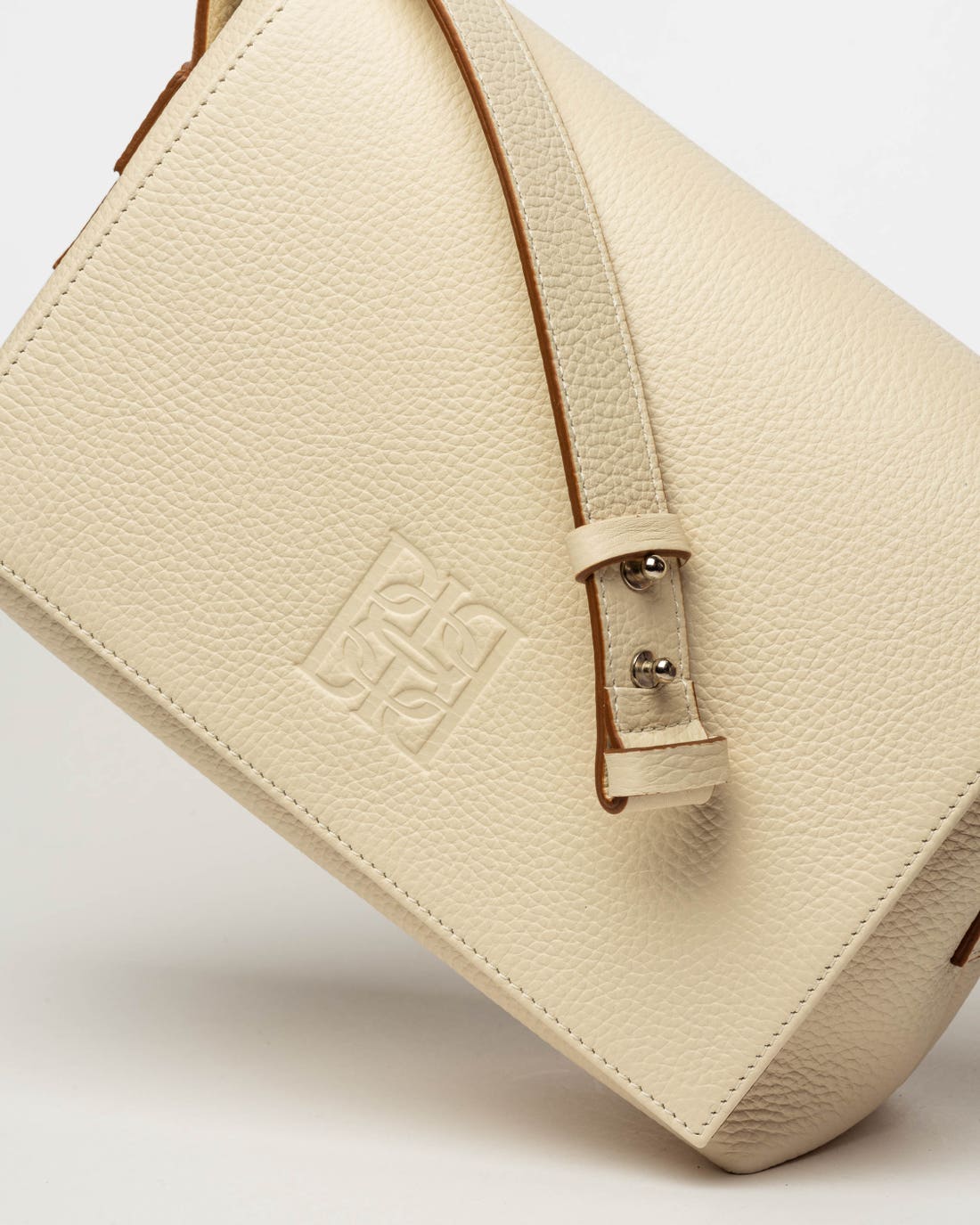 Bandolera Hana en cuero graneado