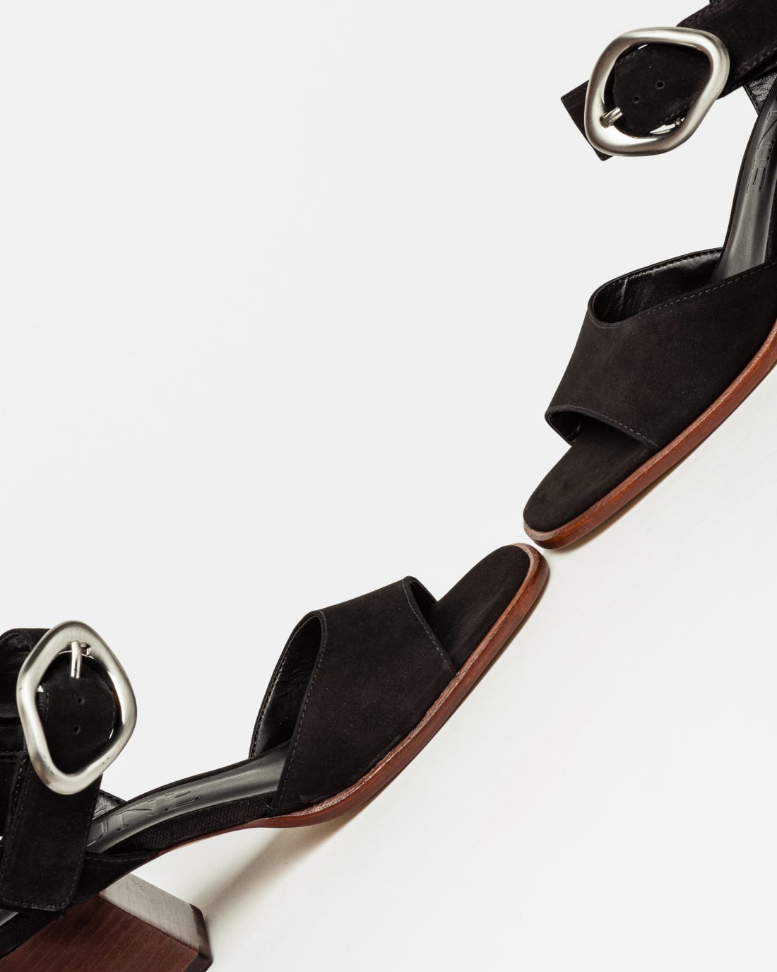 Sandalia media Julie en cuero nobuk